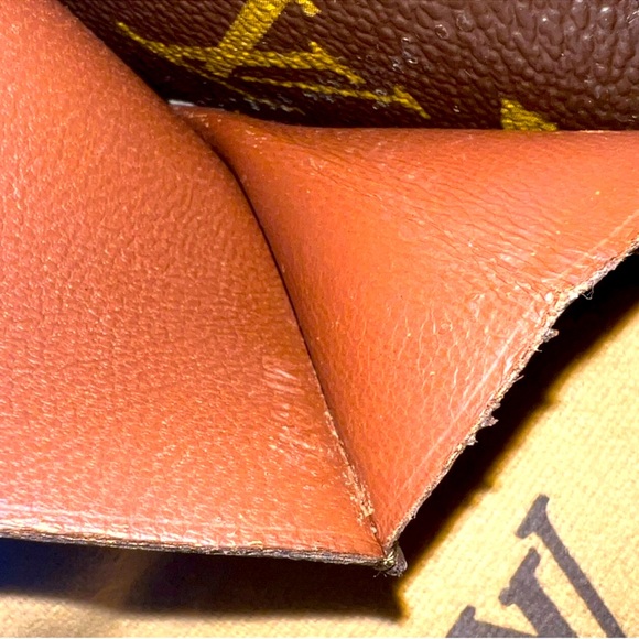 LOUIS VUITTON TRAVEL ORGANIZER - Picture 4 of 9